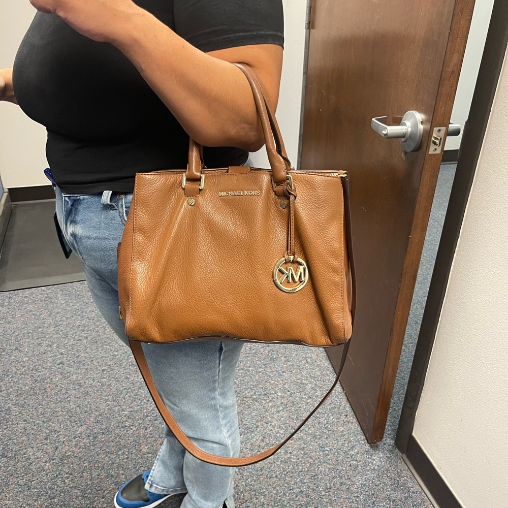 Michael Kors Two-Way Hand Tote and Shoulder Bag - Picture 5 of 12